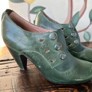 Mis Mooz Green retro heels